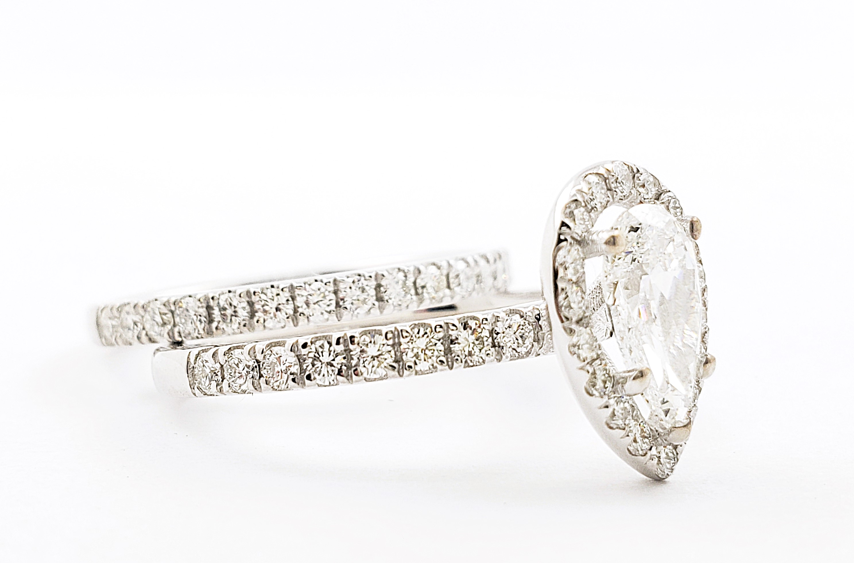 Pear Shape Bridal Set with Halo